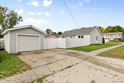 2864 W Rick Drive, Home with 3 bedrooms, 1 bathrooms and null parking in Port Huron MI | Image 2