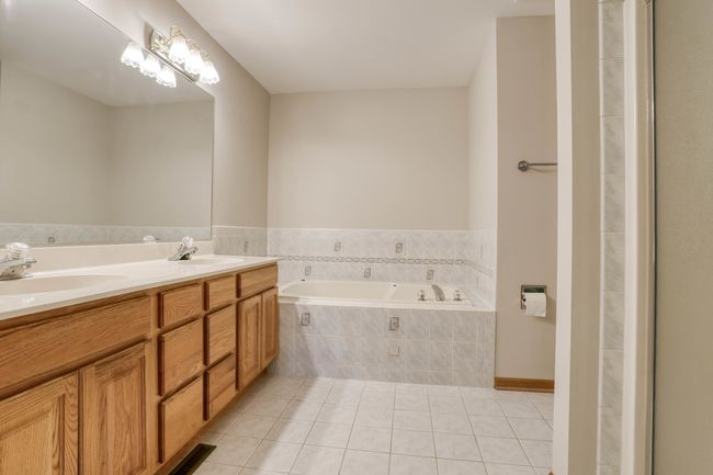 13860 Steeples Rd, Townhouse with 3 bedrooms, 3 bathrooms and 4 parking in Lemont IL | Image 23