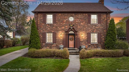 938 Lakepointe St, Grosse Pointe Park, MI, 48230-1710 | Card Image