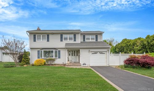 75 Pawnee Dr, Commack, NY, 11725-4225 | Card Image