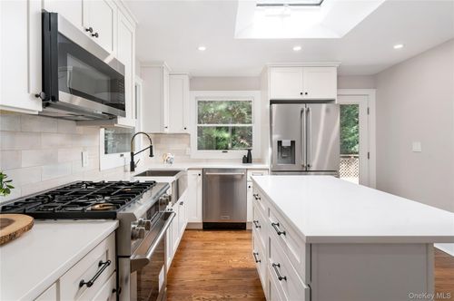 64 Brook Dr, Stony Brook, NY, 11790-1504 | Card Image