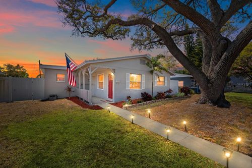 842 90th Ave N, St Petersburg, FL, 33702-3024 | Card Image