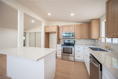 5317 Evergreen Meadow Ave, Las Vegas, NV, 89130-7070 | Card Image
