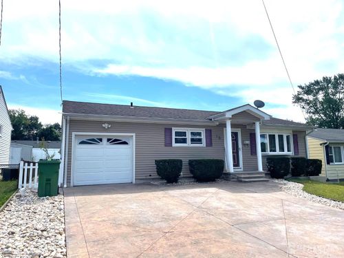18 Hemlock Dr, Parlin, NJ, 08859-1118 | Card Image