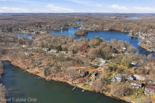 11458 College Ave, Pinckney, MI, 48169-9021 | Card Image