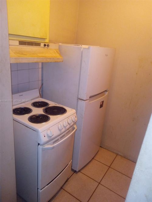 d-1925 Harding St, Hollywood, FL, 33020-2712 | Card Image