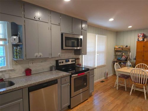 439 River Rd, Jonesboro, GA, 30236-1374 | Card Image