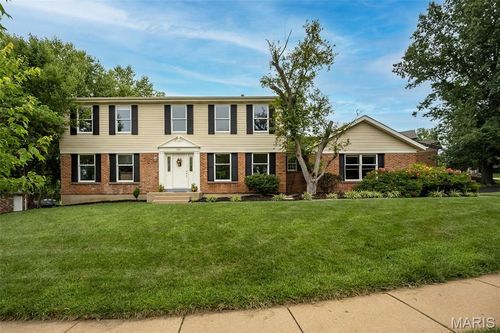 357 Cooperstown Dr, Chesterfield, MO, 63017-2903 | Card Image