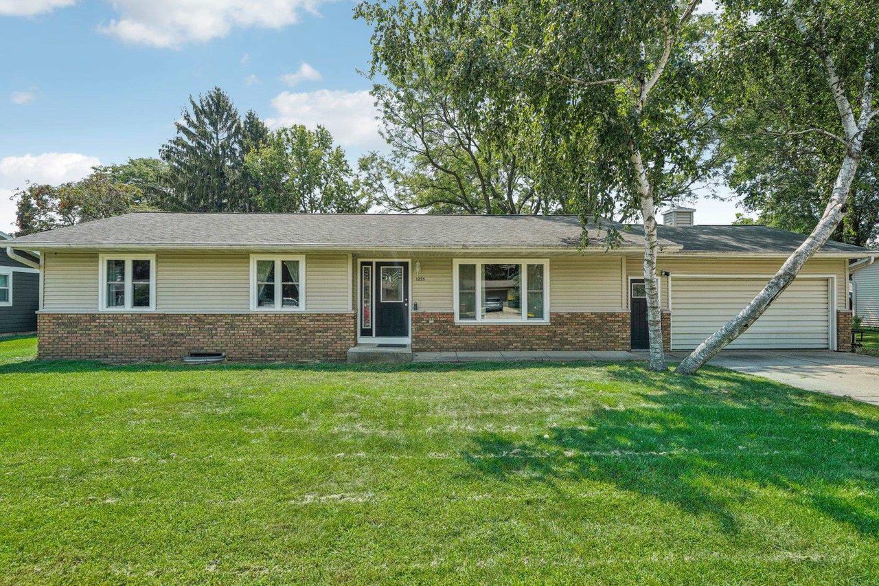 Locust Ln, Prairie Du Sac, WI 53578