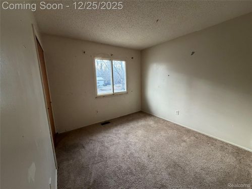 2236 Rosenfield Dr, Flint, MI, 48505-1071 | Card Image