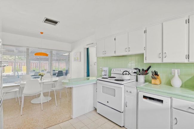 2473 Davis Blvd, House other with 3 bedrooms, 2 bathrooms and null parking in Sarasota FL | Image 24