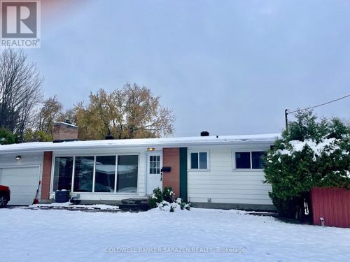 18 Stinson Ave, Nepean, ON, K2H6N1 | Card Image