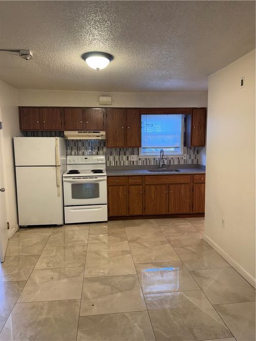 427 High St, Central Falls, RI, 02863-3181 | Card Image