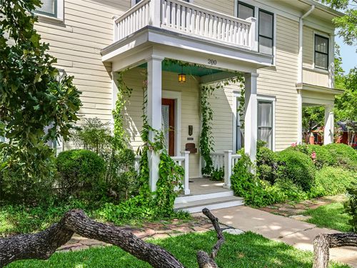 200 W 40th Street, Austin, TX, 78751 | Card Image