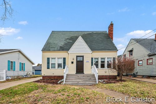 2915 Westland Rd, Muskegon, MI, 49441-3847 | Card Image