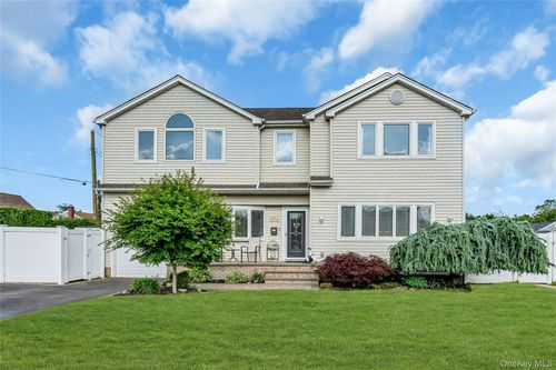 7 Mohawk Dr, Oyster Bay, NY, 11771 | Card Image