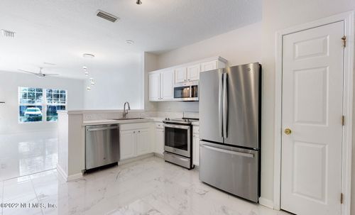 3526 Twisted Tree Ln, JACKSONVILLE, FL, 32216-2243 | Card Image