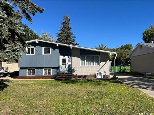 east-1928 Dewdney Avenue E, Regina, SK, S4N4C8 | Card Image