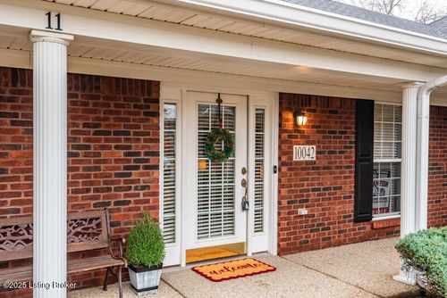 10042 Chenoweth Vista Way, Louisville, KY, 40299-4181 | Card Image