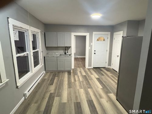 89 Birch St, Manchester, CT, 06040-5460 | Card Image