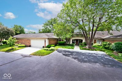 424 Bent Tree Lane, Condo with 2 bedrooms, 2 bathrooms and null parking in Indianapolis IN | Image 1