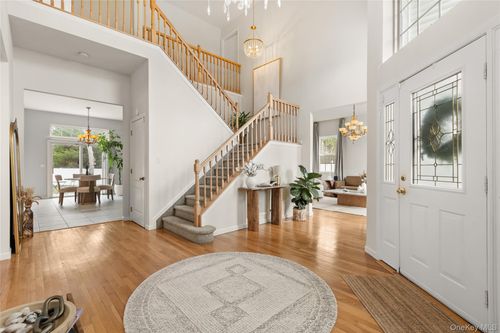 19 Trail Blazer Ct, Holbrook, NY, 11741-2723 | Card Image