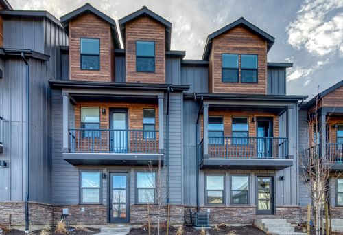 20528 Empire Ave, Bend, OR, 97701-5700 | Card Image