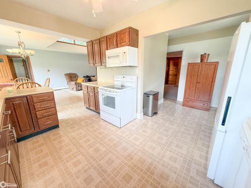 1706 N Federal St, Hampton, IA, 50441-1021 | Card Image