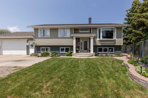 2705 32a Avenue S, Lethbridge, AB, T1K2Y1 | Card Image