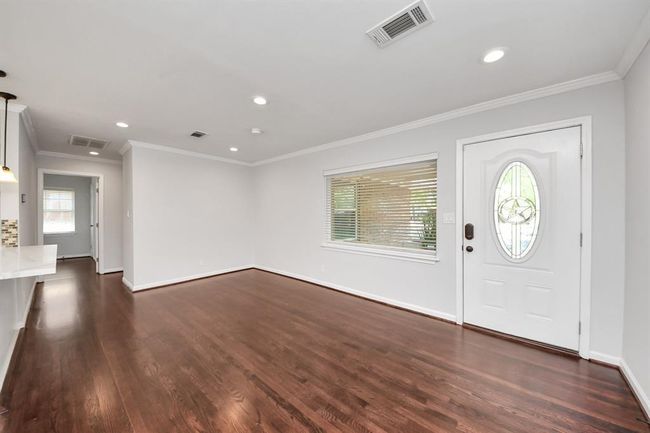 5222 W 43 Rd St, House other with 4 bedrooms, 2 bathrooms and null parking in Houston TX | Image 5