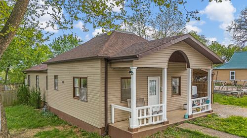 502 W 4th St, Willow Springs, MO, 65793-1125 | Card Image