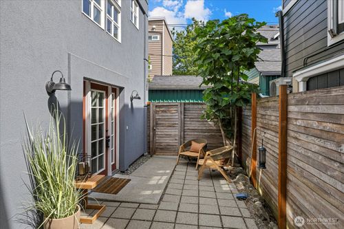 b-523 21st Ave, Seattle, WA, 98122-5919 | Card Image