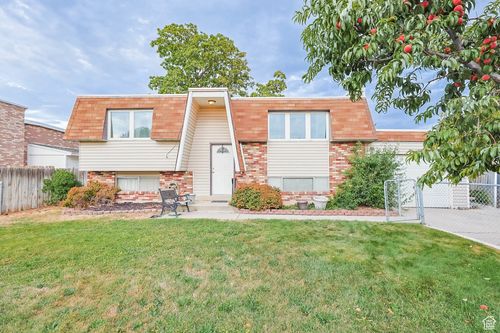 4579 S Edgeware Ln, Taylorsville, UT, 84129-6059 | Card Image