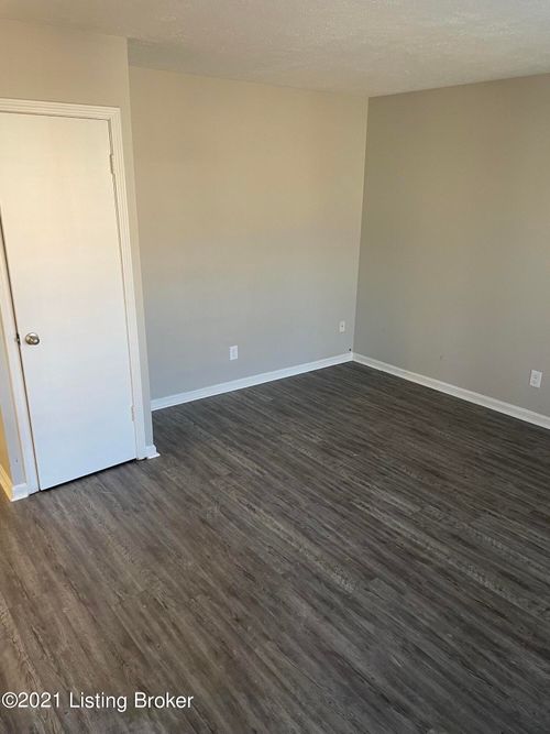 b7-2707 Riedling Dr, Louisville, KY, 40206-1308 | Card Image