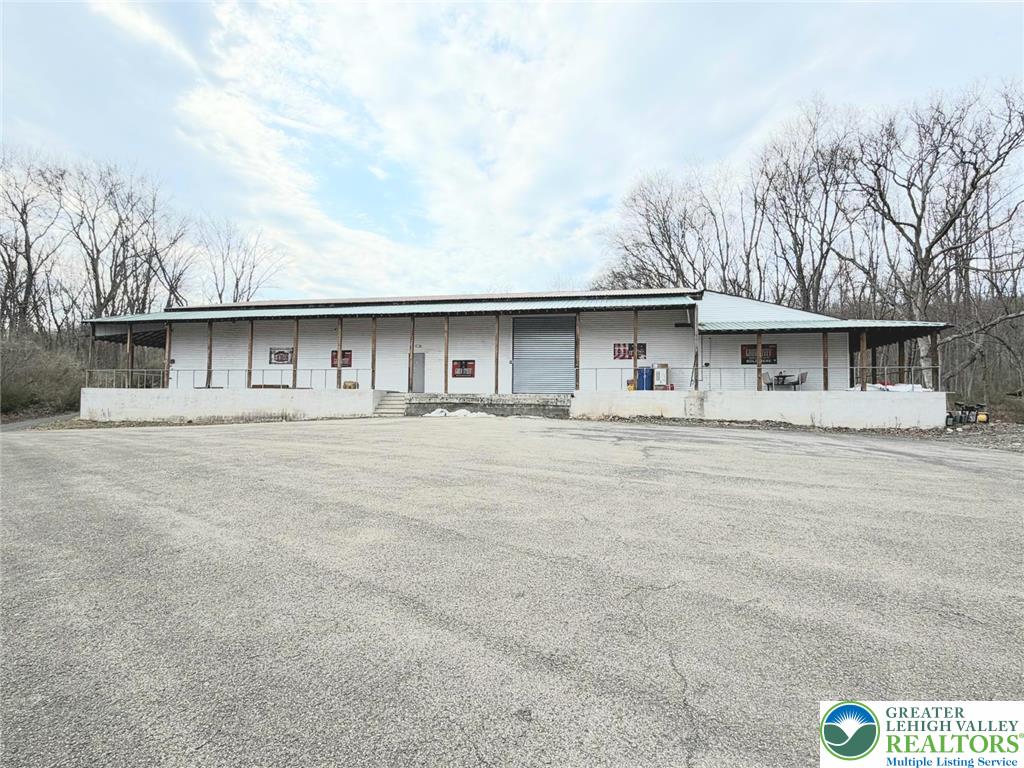 3142 Oak Grove Rd, East Stroudsburg, PA 18302
