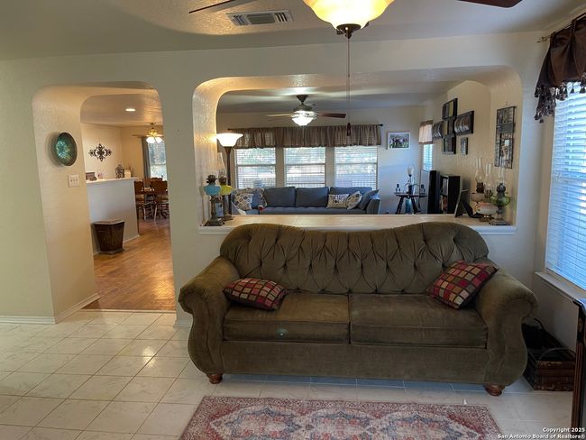 153 Springtree Pkwy, House other with 3 bedrooms, 2 bathrooms and null parking in Cibolo TX | Image 13