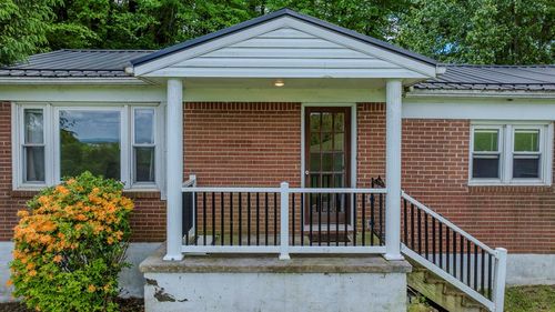 11 Chantilly Dr, Fancy Gap, VA, 24328-2633 | Card Image
