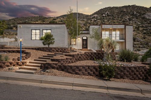 3004 Camino De La Sierra, Albuquerque, NM, 87111-5602 | Card Image