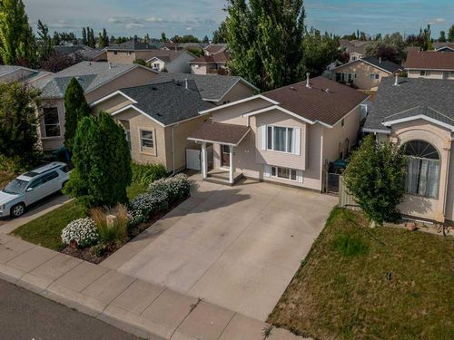 94 Assiniboia Way W, Lethbridge, AB, T1K6X3 | Card Image