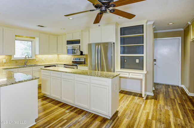 Kitchen 2 | Image 9