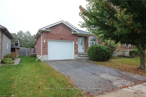 586 Mctavish St, Fergus, ON, N1M3V5 | Card Image