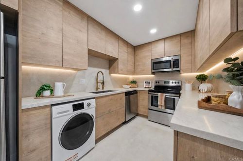206-3431 Park Blv, San Diego, CA, 92103 | Card Image