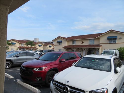 apt-202-10017 W Okeechobee Rd, Hialeah Gardens, FL, 33016-3137 | Card Image