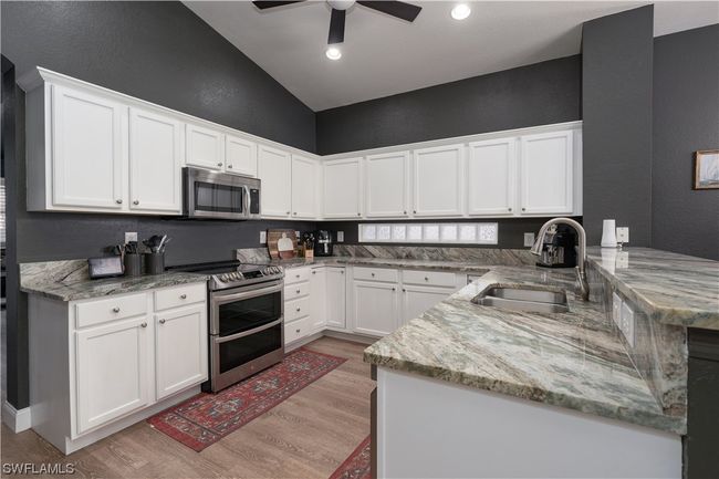 Kitchen w/Granite counter tops | Image 4