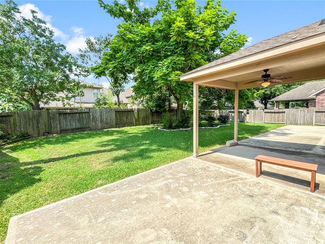 Large backyard perfect for entertaining | Image 27
