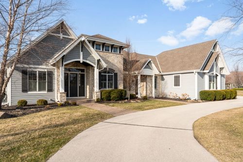 N39W23612 Grey Fox Ct, PEWAUKEE, WI, 53072-2776 | Card Image
