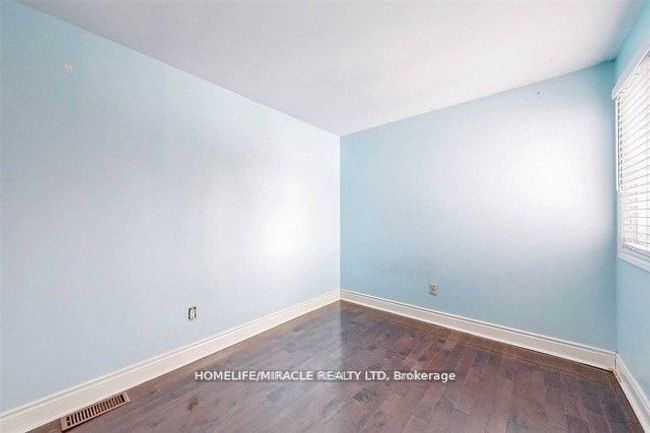 7 Greenhills Sq, House other with 3 bedrooms, 2 bathrooms and 4 parking in Brampton ON | Image 16