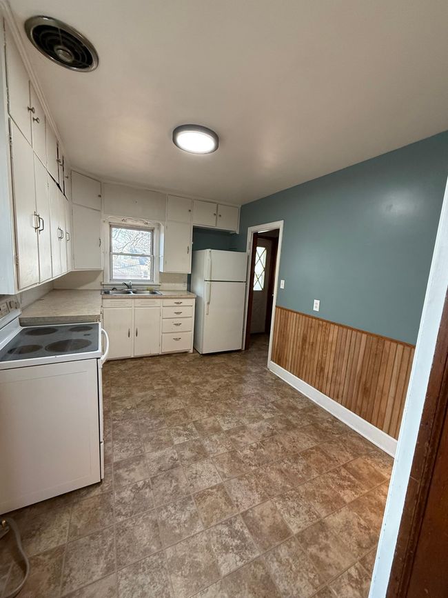 611 Ulstad Ave, House other with 2 bedrooms, 2 bathrooms and null parking in Albert Lea MN | Image 5