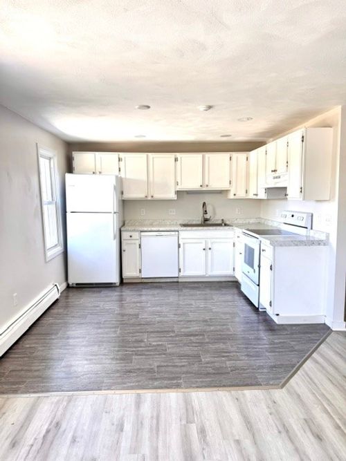 3-60 Washington St, Bristol, RI, 02809-2451 | Card Image