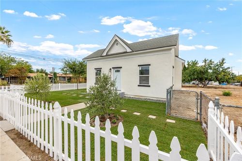 406 W 5th St, San Jacinto, CA, 92583-4002 | Card Image